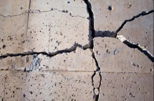 Почему бетон крошится? Разбираем причины